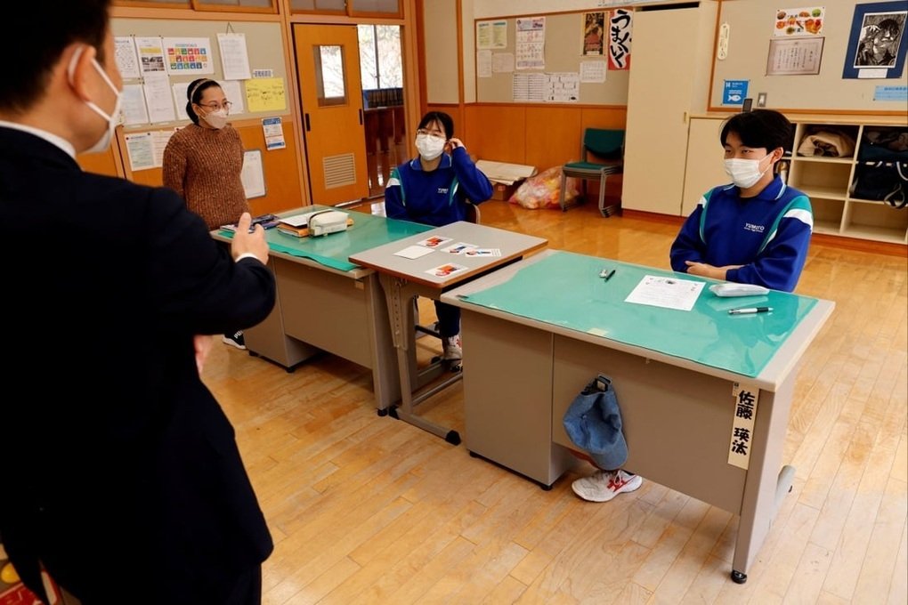 Japan: Population decline, 450 schools close each year because there are no students 0