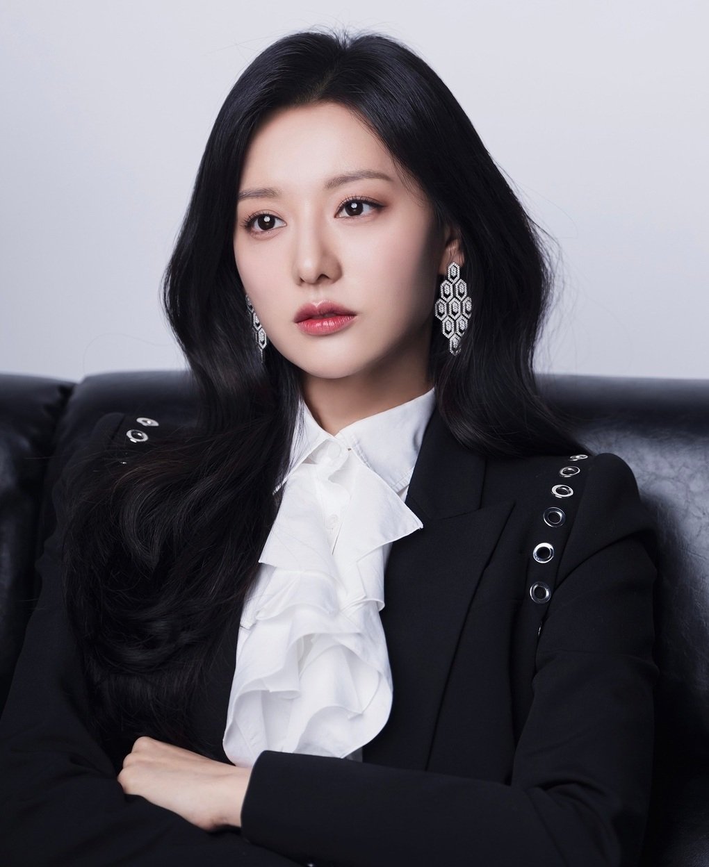 `Queen of tears` Kim Ji Won is suspected of setting up a `ghost` company to evade taxes 2