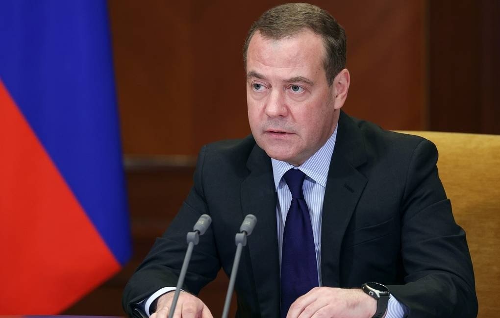 Mr. Medvedev: If Germany decides to arrest Mr. Putin, Russia will consider it a declaration of war 0